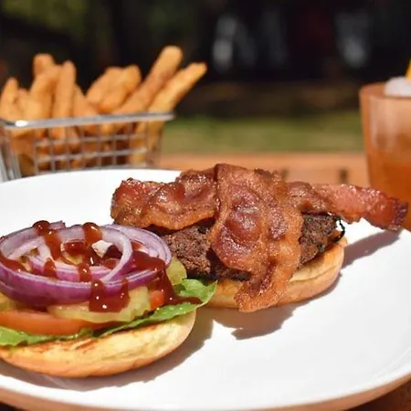 Maven'S Inn & Grill-2