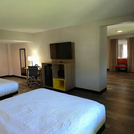 Days Inn And Suites By Wyndham Port Huron-2