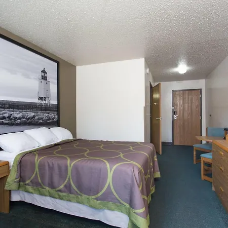 Super 8 By Wyndham Houghton Lake-2