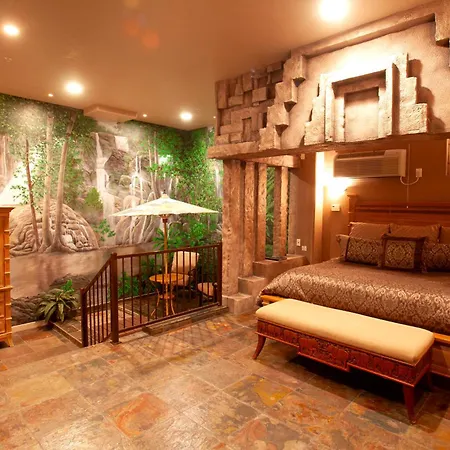 Destinations Inn Theme Rooms-3