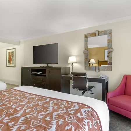 Best Western Plus Arroyo Roble Hotel & Creekside Villas-3