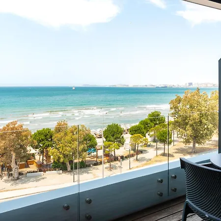 Yacht Hotel-2
