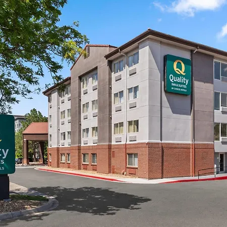 Quality Inn & Suites Denver International Airport-3