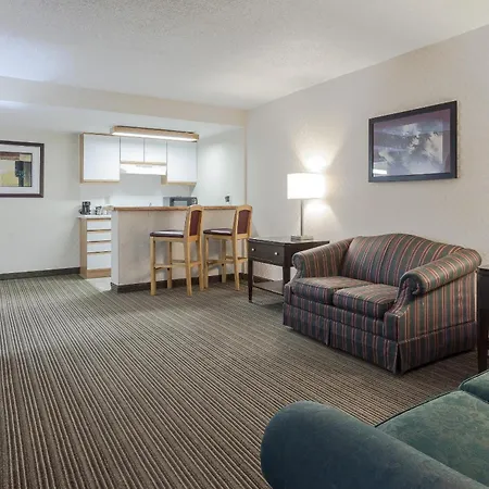 Red Roof Inn & Suites Dekalb-3