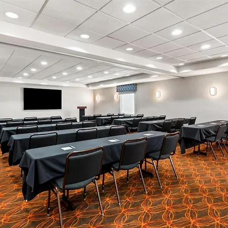 Hampton Inn & Suites Grove City-3