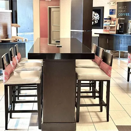 Holiday Inn Express & Suites Naples Downtown - 5Th Avenue By Ihg-2