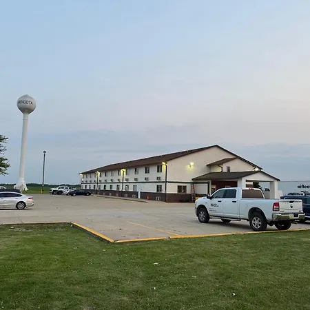 Super 8 By Wyndham Mendota I-39-3