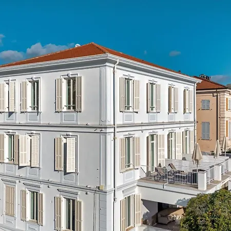 Sanremo Luxury Suites-2