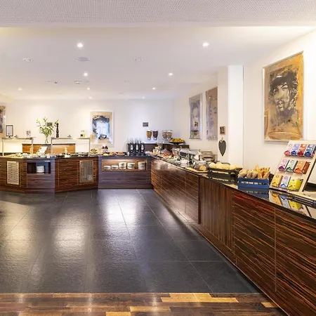 Plaza Premium Salzburg-2