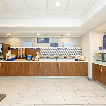 Holiday Inn Express Hotel & Suites Charleston - Northwoods By Ihg-3