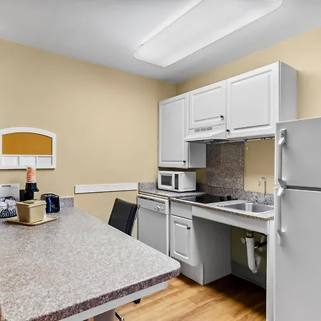 Mainstay Suites Roanoke Airport-2