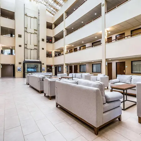 Quality Suites Lansing West-3