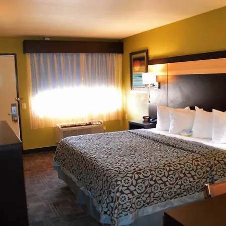 Days Inn By Wyndham Carlsbad-2