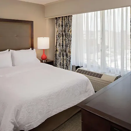 Hampton Inn Louisville Downtown-3