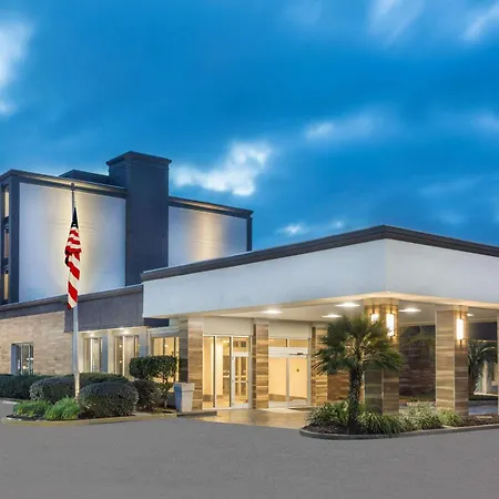 Wyndham Garden Summerville-3