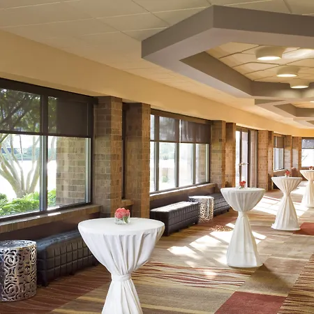 Four Points By Sheraton Milwaukee North Shore-3