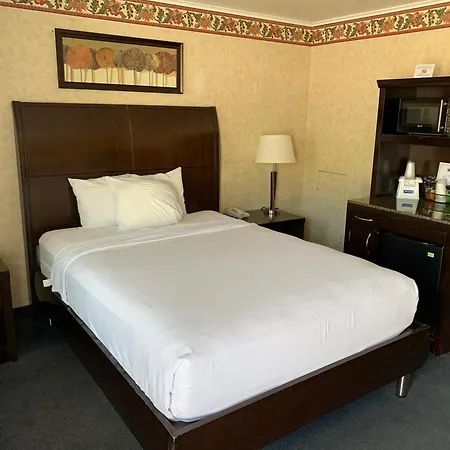 Travelodge By Wyndham Rapid City-2