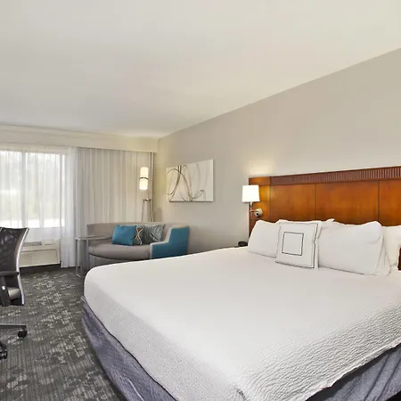 Courtyard By Marriott Gulfport Beachfront-3