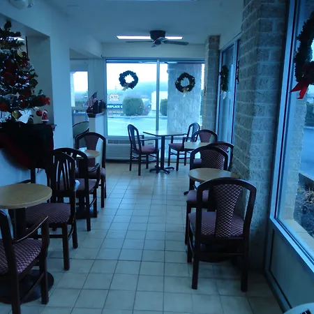Days Inn By Wyndham Harrisonburg-3