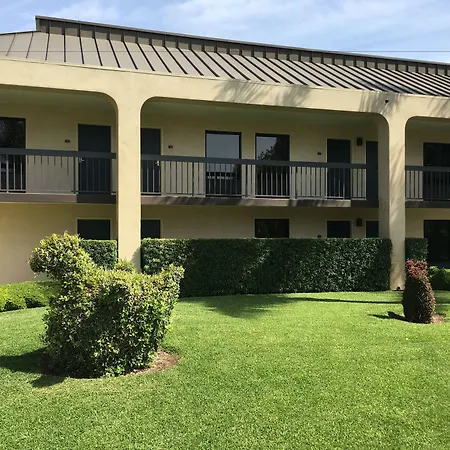 Best Western Plus South Coast Inn-3
