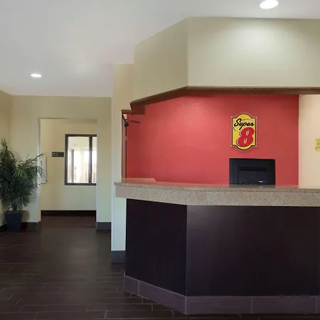 Super 8 By Wyndham Lees Summit-3