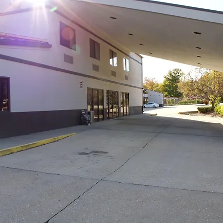 Greenlight Inn & Suites St James-2