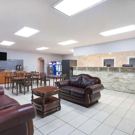 Knights Inn - Plant City-3