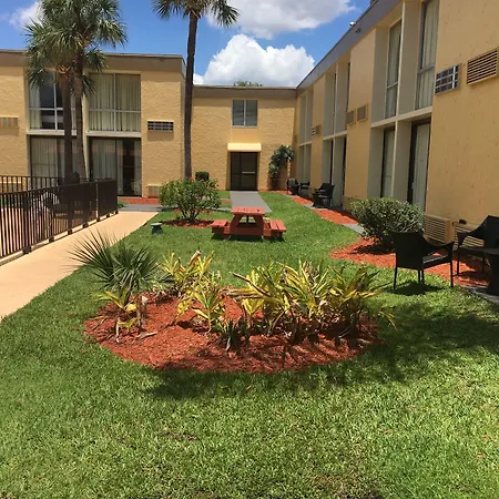 B&B Hotel Orlando International Drive Near Universal - Newly Renovated!-3