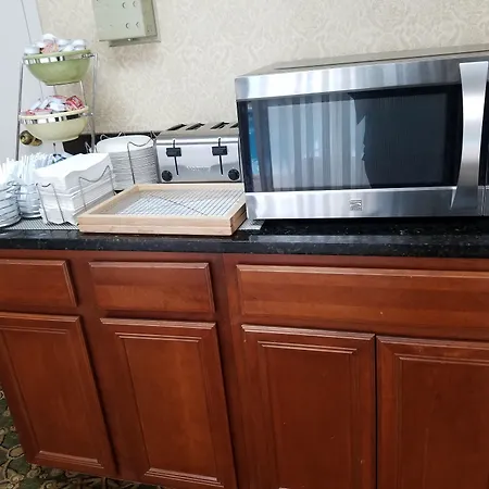 Quality Suites Paducah I-24-2