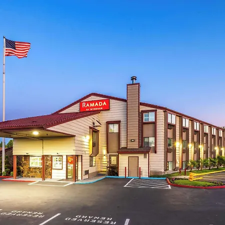 Ramada By Wyndham Medford Airport North-2