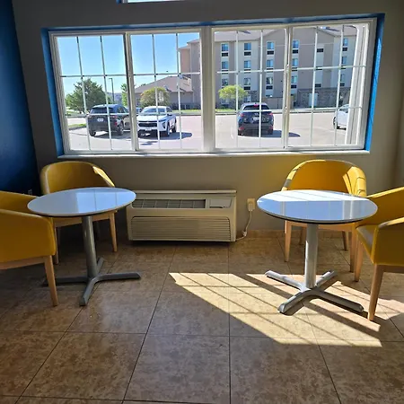 Microtel Inn & Suites By Wyndham Bluffs-3