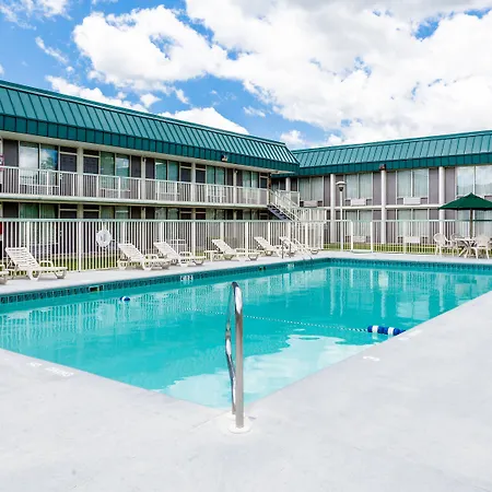 Red Roof Inn & Suites Dekalb-2