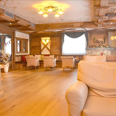 Alpholiday Dolomiti Wellness & Family Hotel-3