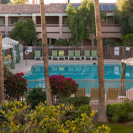 La Fuente Inn & Suites-3