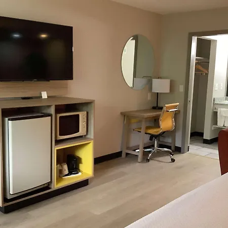 Days Inn By Wyndham Kingdom City-3
