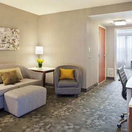 Courtyard By Marriott Pueblo-2