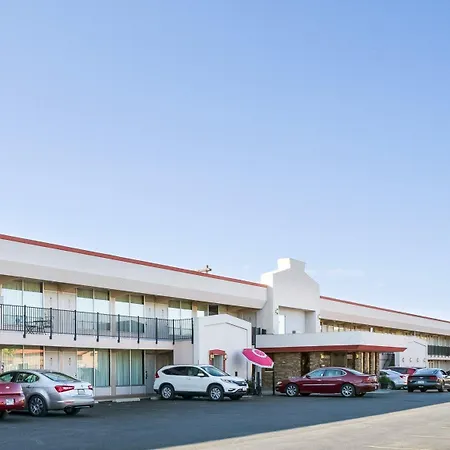 Econo Lodge-2