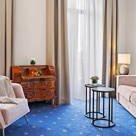 Hotel Bayerischer Hof Dresden-3