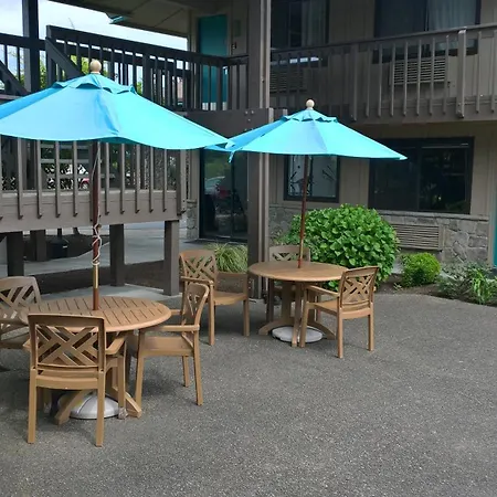 Pepper Tree Inn-2