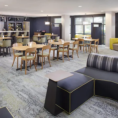 Courtyard By Marriott Roanoke Airport-2