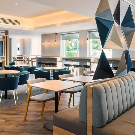 Holiday Inn Express Oxford Kassam Stadium By Ihg-3