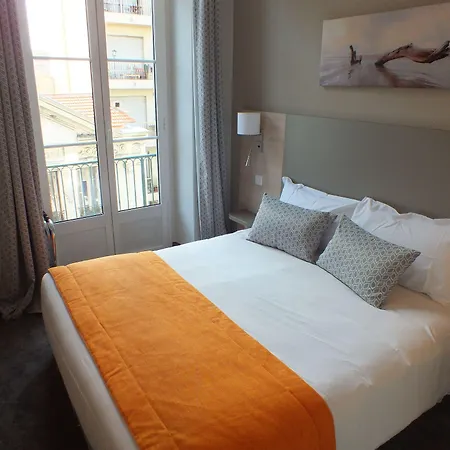 Hotel Du Midi-3