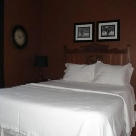 Cinnamon Bear Creekside Inn-3