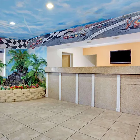 Super 8 By Wyndham Daytona Beach-3