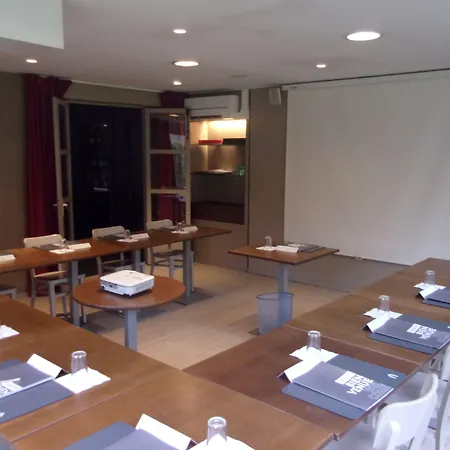 Campanile Hotel Chantilly-2