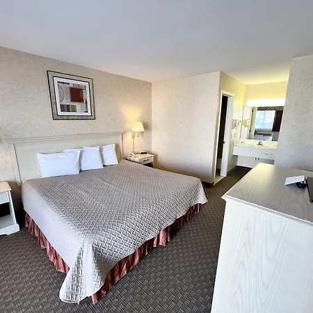 Court Plaza Inn & Suites Of Mackinaw-3