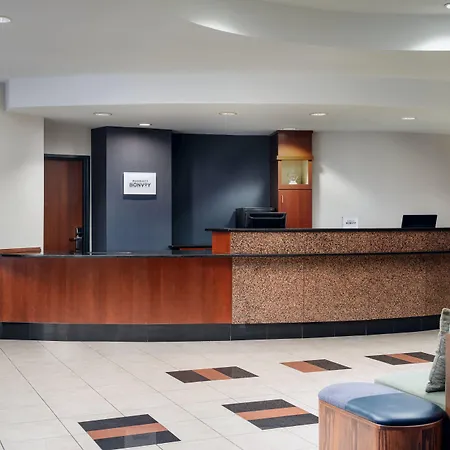 Courtyard By Marriott Kingston-3