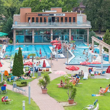 Holiday Beach Budapest Hotel-2