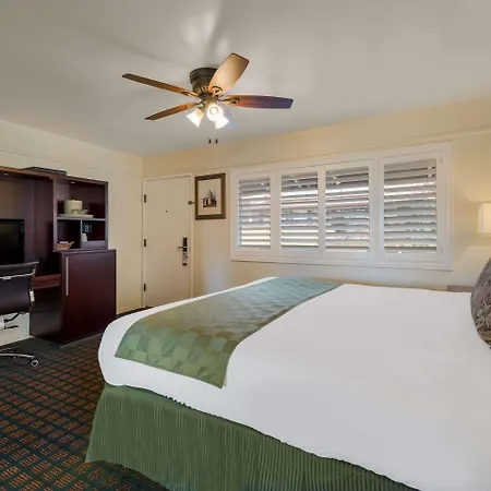 Clarion Collection Carmel Oaks Inn-3