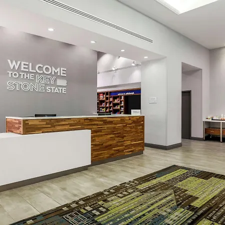 Hampton Inn & Suites Pittsburgh Downtown-3